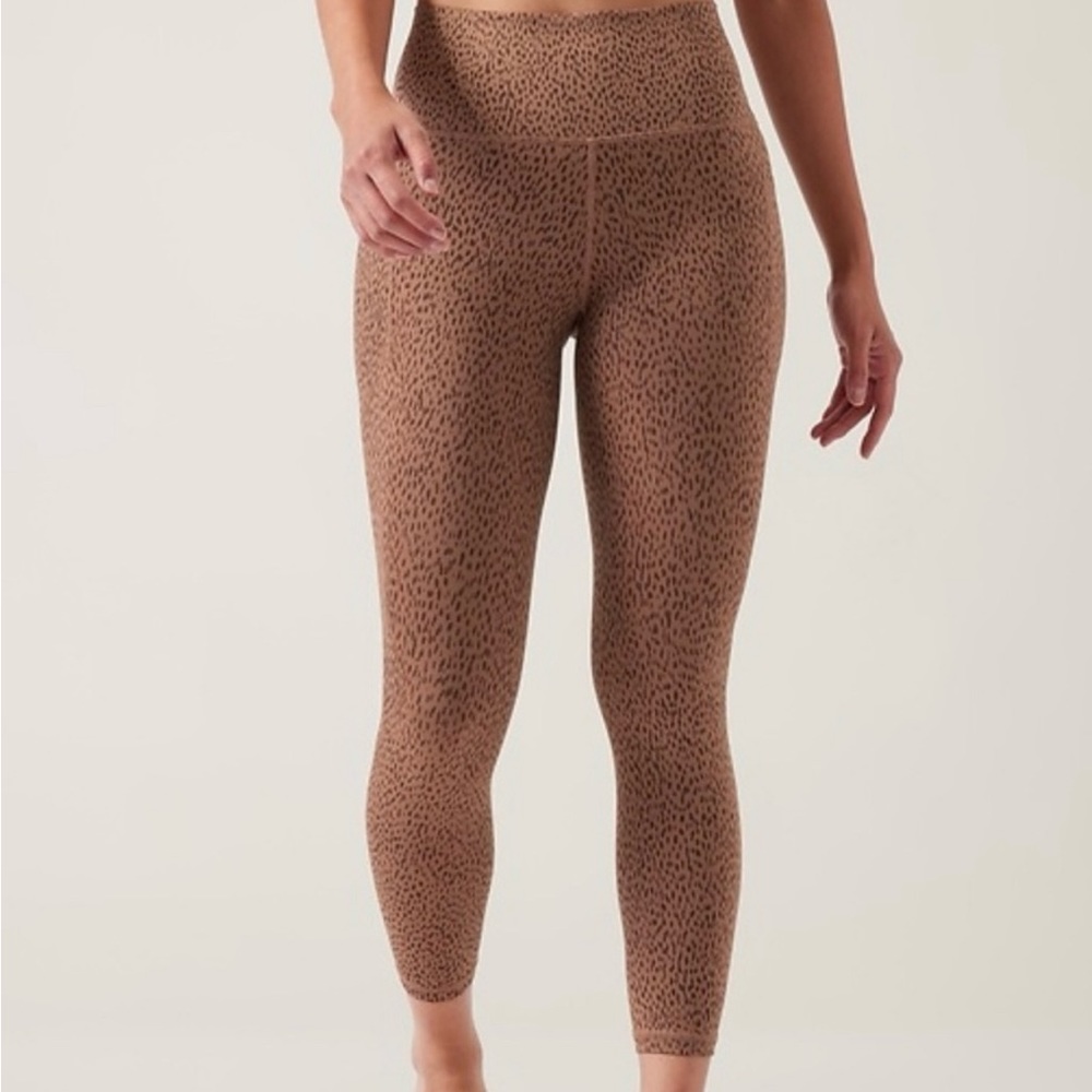 Athleta NWT salutation stash 7/8 Cheetah